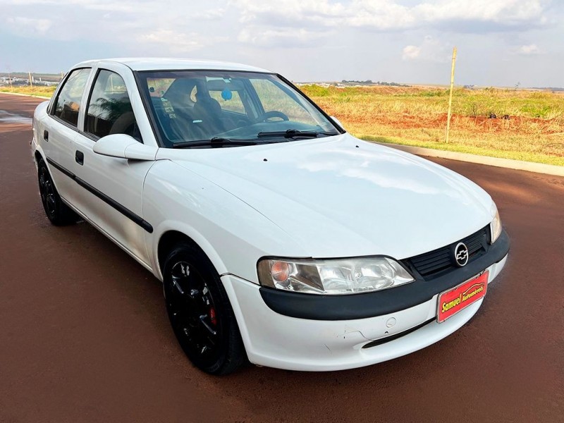 Veculo: Chevrolet (GM) - Vectra - 2.0 MPFI GL 8V em Sertozinho