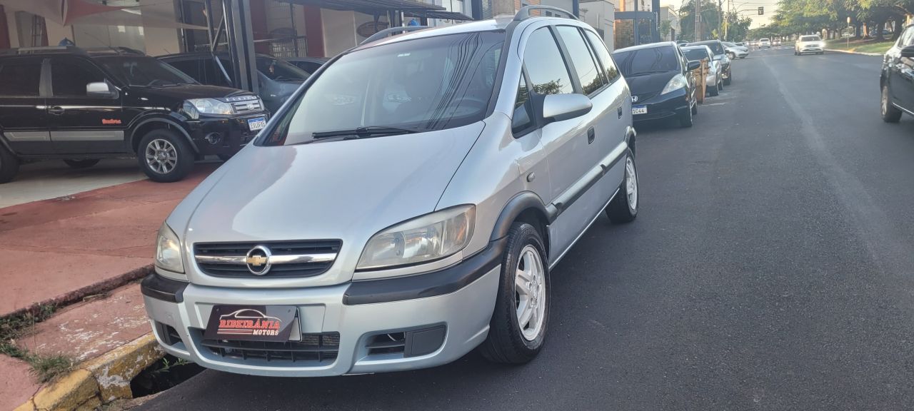 Veculo: Chevrolet (GM) - Zafira - Expres. 2.0 MPFI FlexPower 5p Aut em Ribeiro Preto