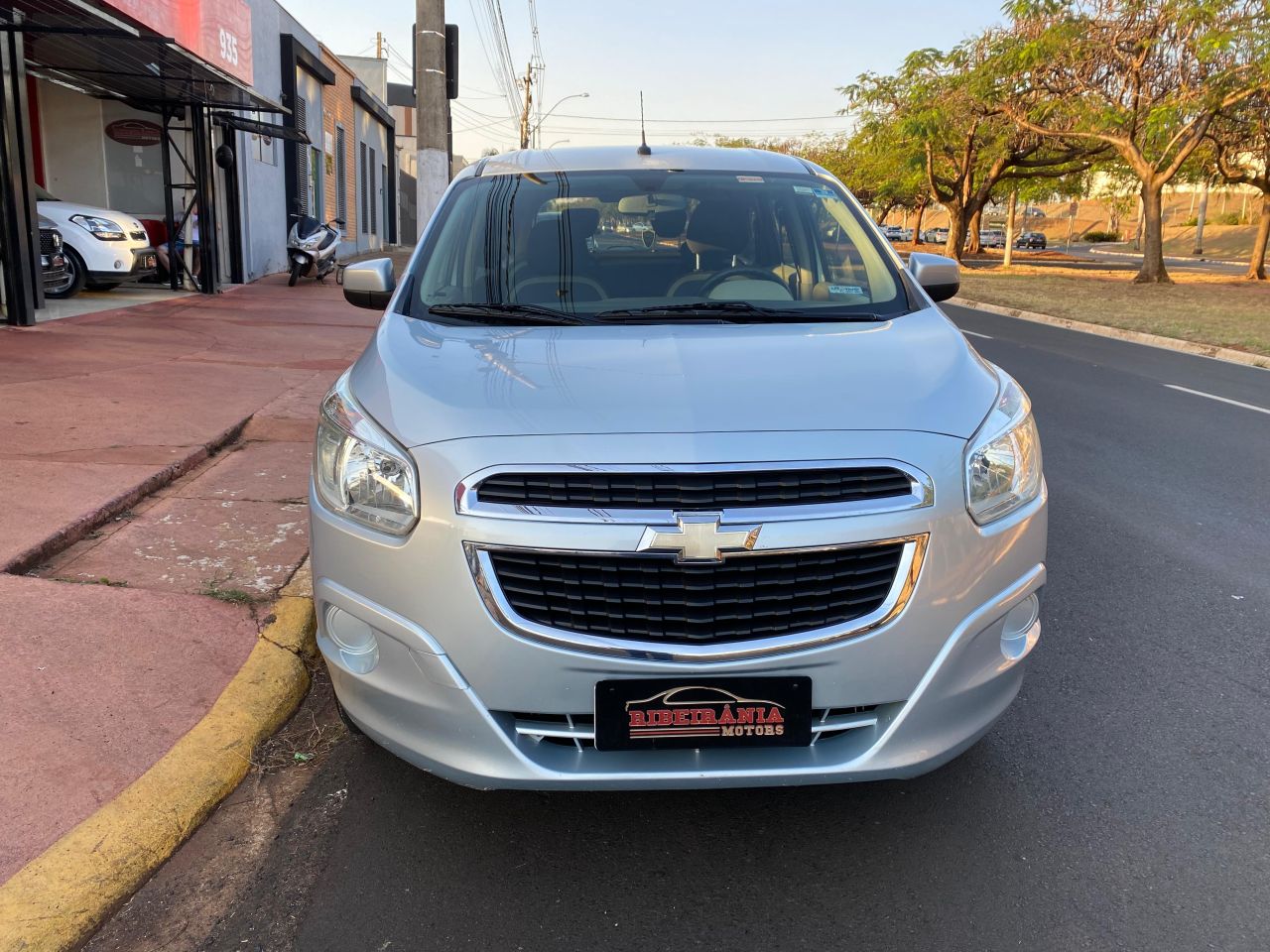 Veculo: Chevrolet (GM) - Spin - LT 1.8 8V Econo.Flex 5p Aut. em Ribeiro Preto