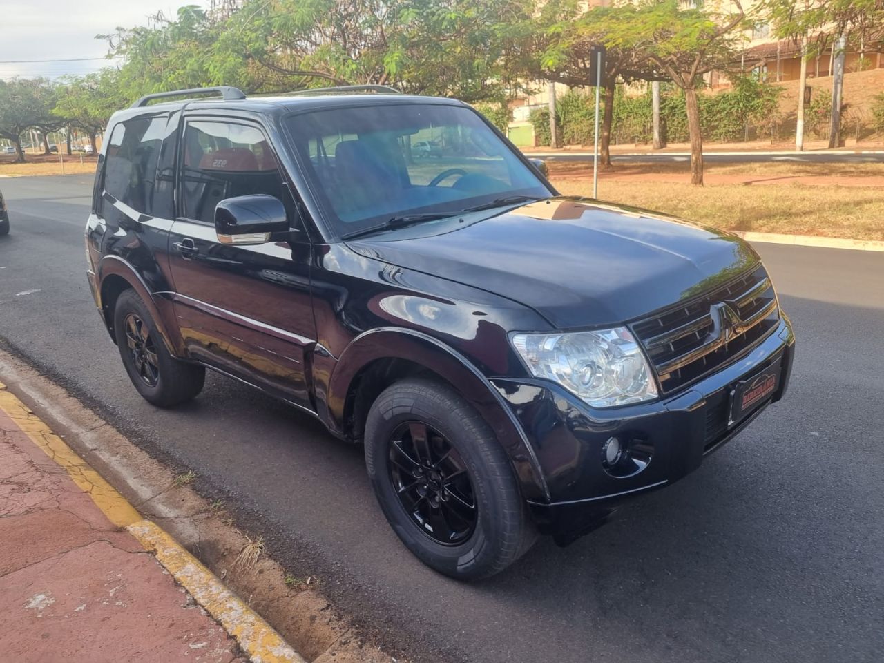 Veculo: Mitsubishi - Pajero - HPE Full 3.2 4x4 T.I.Dies.3p Aut. em Ribeiro Preto