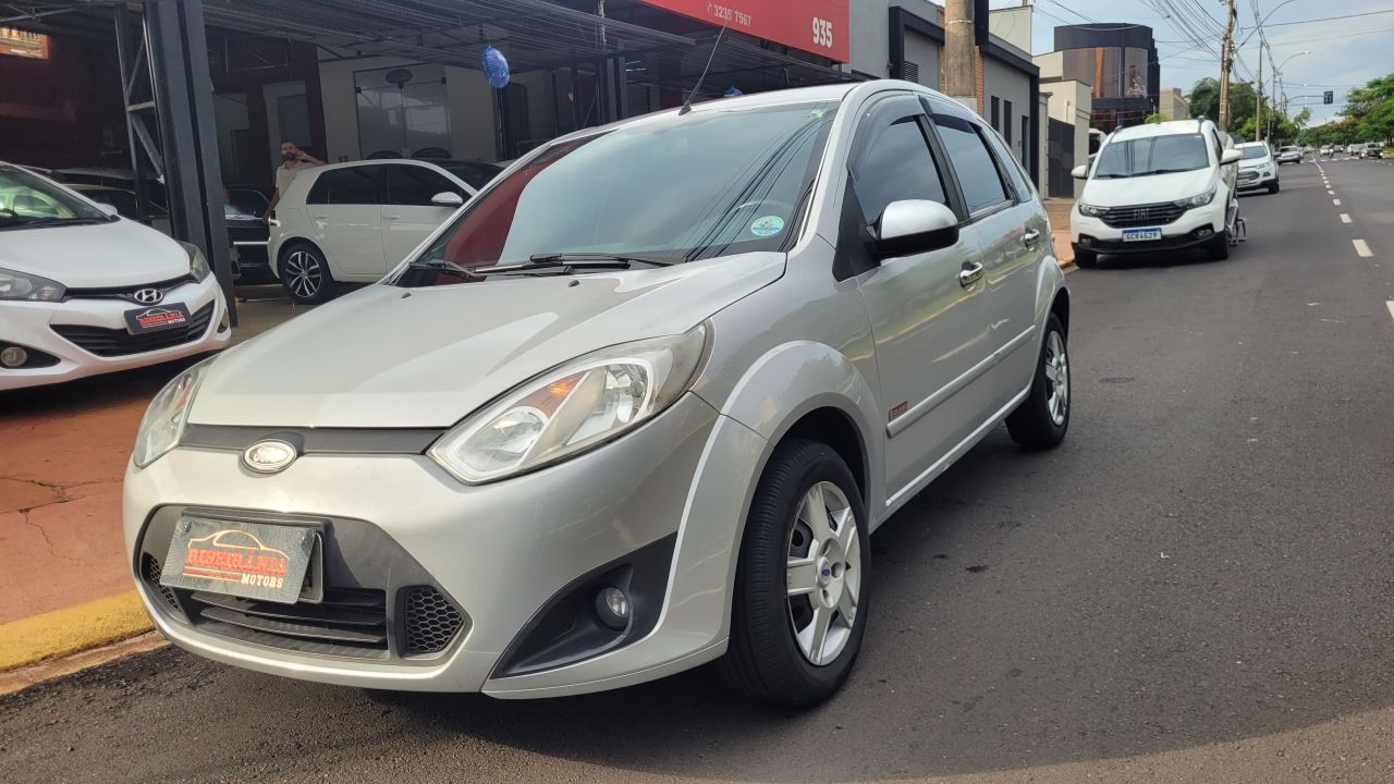 Veculo: Ford - Fiesta Sedan - 1.6 8V Flex/Class 1.6 8V Flex 5p em Ribeiro Preto