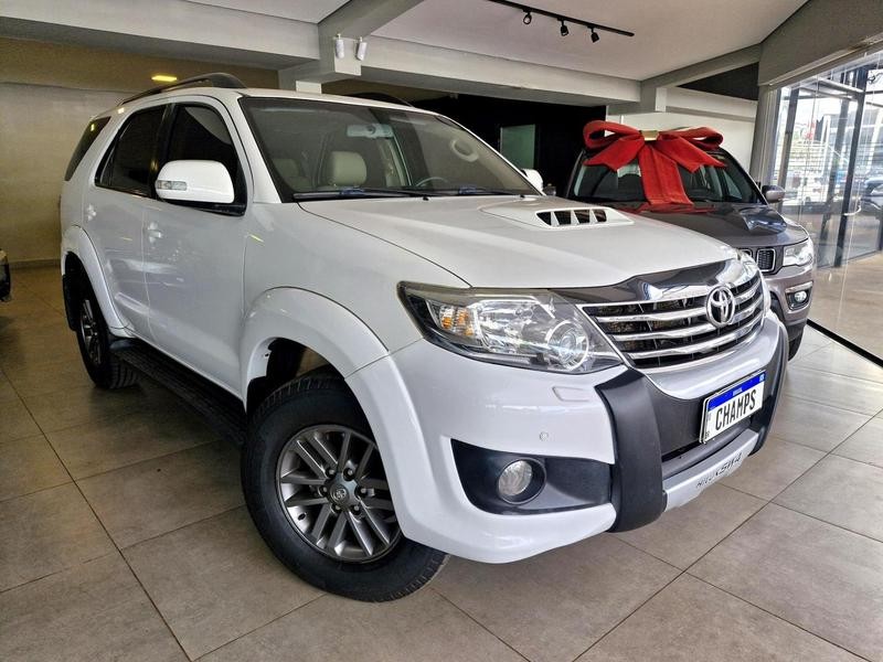 Veculo: Toyota - Hilux -  em Ribeiro Preto