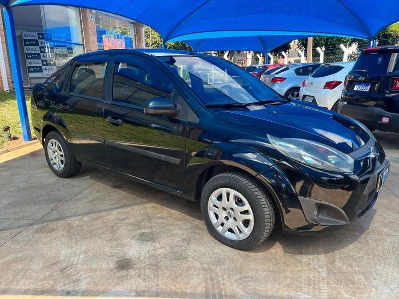 Veculo: Ford - Fiesta Sedan -  em Batatais