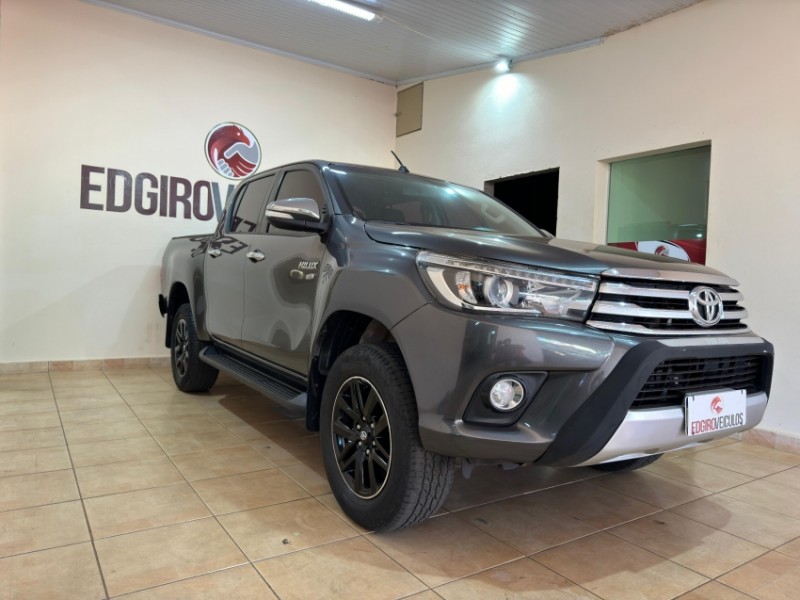 Veculo: Toyota - Hilux - SRV 2.7 4X2 em Batatais