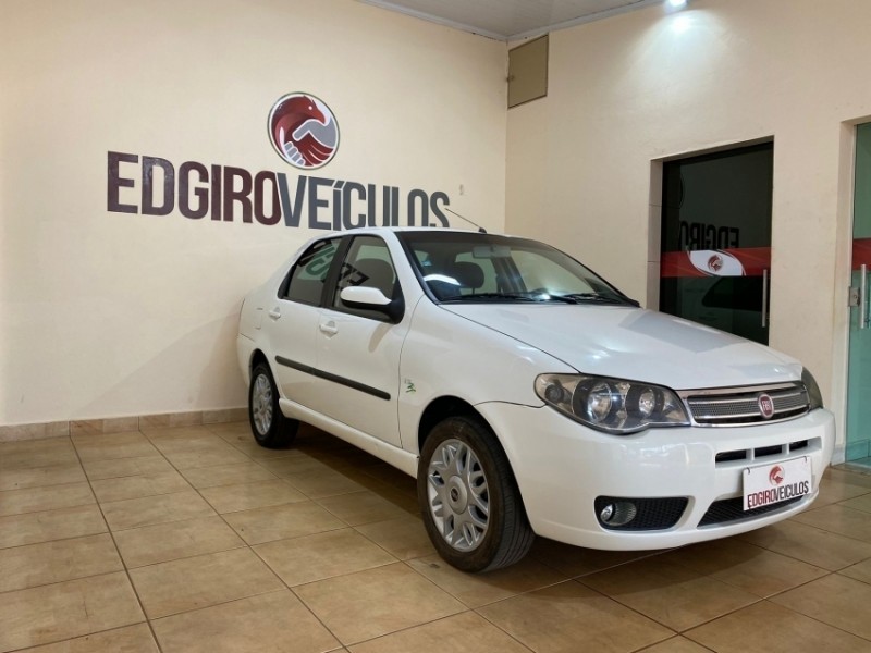 Veculo: Fiat - Siena - HLX 1.8 em Batatais