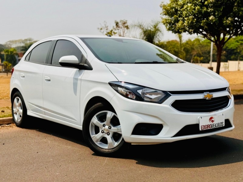 Veculo: Chevrolet (GM) - Onix -  em Batatais