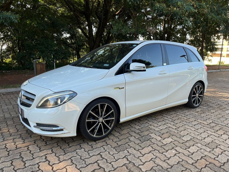 Veculo: Mercedes-Benz - B 200 -  em Ribeiro Preto