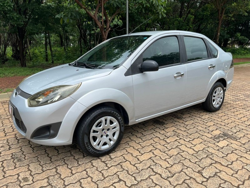 Veculo: Ford - Fiesta Sedan - 1.6 MPI SEDAN 8V FLEX 4P MANUAL em Ribeiro Preto