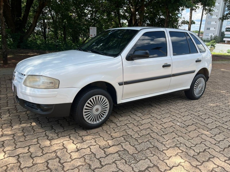 Veculo: Volkswagen - Gol - 1.0 MI 8V FLEX 4P MANUAL G.V em Ribeiro Preto