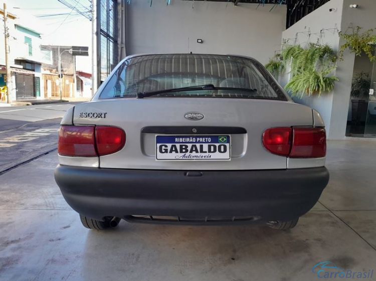 Gabaldo Veculos | Escort GLX 1.8 4P.  98/98 - foto 6