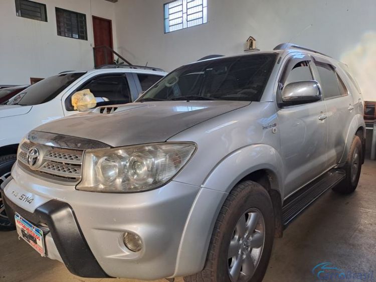 Victor Veculos | Hilux SW4 4X4 Aut. 4P.  09/09 - foto 1