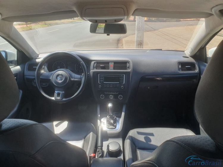 Classe A Veculos | Jetta 2.0 COMFORTLINE AUTO  13/13 - foto 5