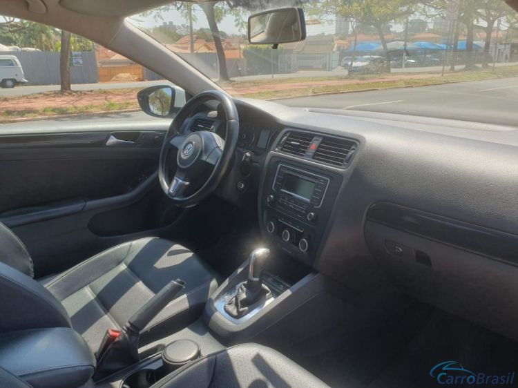 Classe A Veculos | Jetta 2.0 COMFORTLINE AUTO  13/13 - foto 6