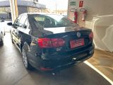 Alexandre Automoveis | Jetta 2.0 Comfortline 4P.  18/18 - foto 2